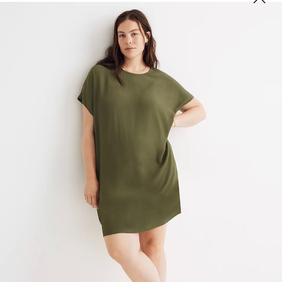 Crewneck Button-Back Easy Dress in Palm Tree - Picture 3 of 8